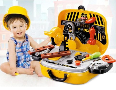 Warsztat z narzędzami w walizce na kołach