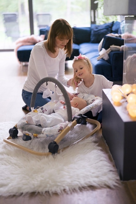 MoMi LUMIWOOD Leżaczek bujaczek z wibracjami i muzyką - Gray