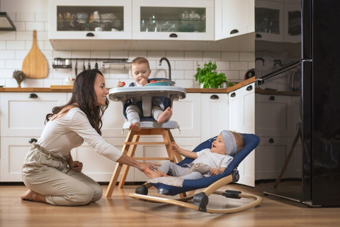 MoMi LUMIWOOD Leżaczek bujaczek z wibracjami i muzyką - Marine