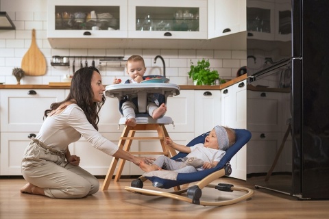 MoMi LUMIWOOD Leżaczek bujaczek z wibracjami i muzyką - Navy