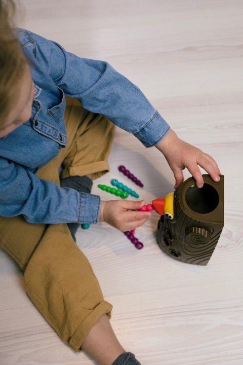 Magnetyczna dziupla z pisklętami