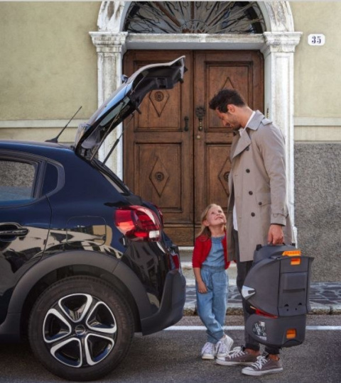 FOLD&GO I-SIZE + BebeCare Gratis - Chicco 100-150cm 3lata+ fotelik samochodowy - Polar Silver