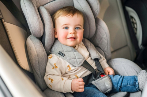 MoMi AXO Fotelik samochodowy 9-36 kg - Różowy