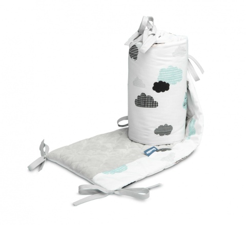 Sensillo Ochraniacz do łóżeczka Plusz Karo - CHMURKI dodatek do wyprawki dla niemowlaka