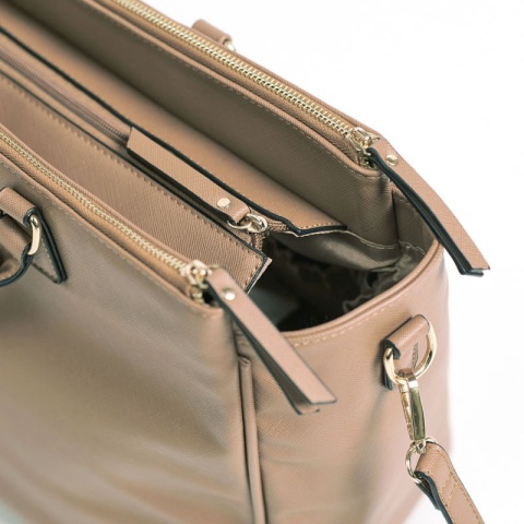 CARLA JOISSY to niezwykła torba dla Mamy o wyglądzie damskiej torebki - Milk Chocolate