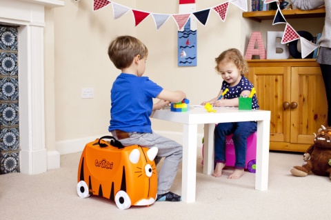 TRUNKI Funkcjonalna Zabawna Jeżdżąca Walizeczka - Lama Lola