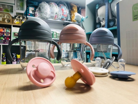 Mininor Bidon niekapek ze słomką tritanowy 220 ml - Azure