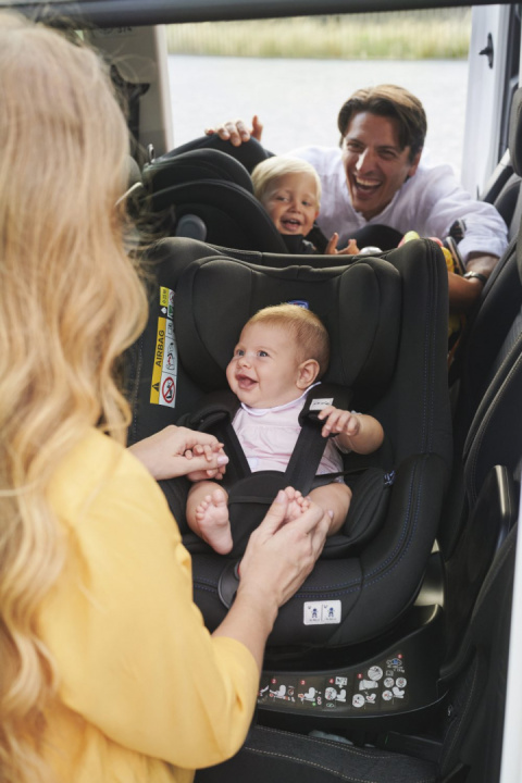 Seat2Fit I-Size Air Chicco 45-105 cm 0–18 kg tyłem do 4 lat obrotowy fotelik samochodowy - Black Air