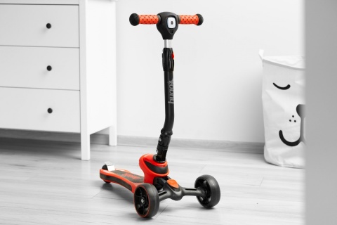 Hugo hulajnoga 3-kołowa trójkołowa Toyz by Caretero - RED