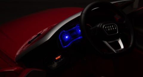 AUDI Q8 RS Pojazd na akumulator TOYZ - Red