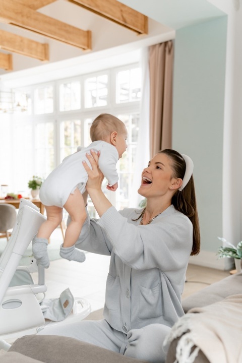 Triumph Carrello krzesełko do karmienia, elektryczny bujaczek, kołyska - Palette Grey