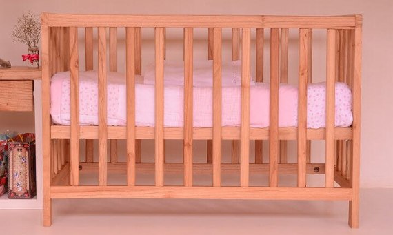 Łóżeczko dla noworodka - jakie łóżeczko dla niemowlaka wybrać?